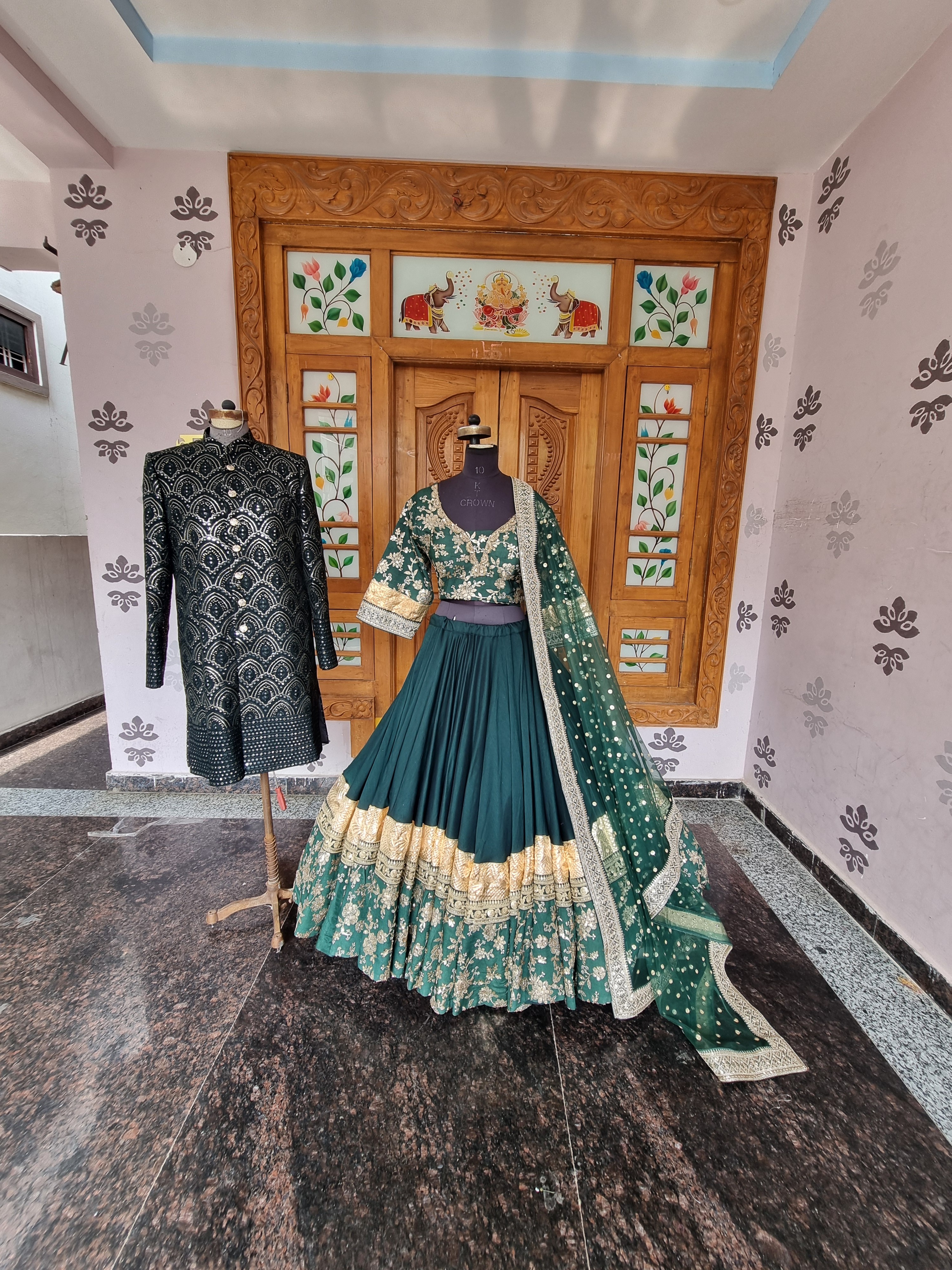 The Midnight Emerald & Antique Gold Royal Couple Combo